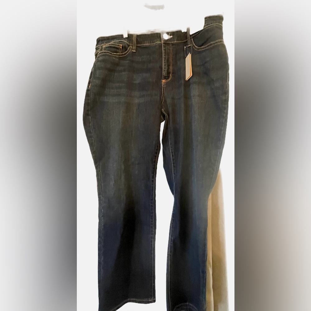 New with tags, St. John’s Bay women’s skinny jeans, size 18 W. Mid rise.